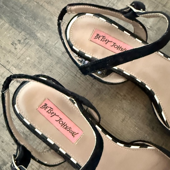 BETSEY JOHNSON LENA ANKLE STRAP BLACK VELVET RAINBOW BLOCK HEELS 8.5 - Picture 5 of 7